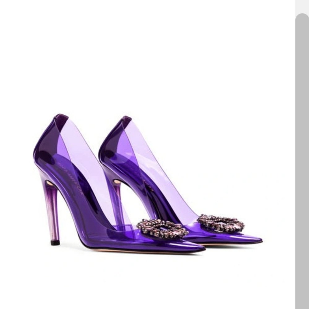 Brand new Cinder Fucking Rella heels